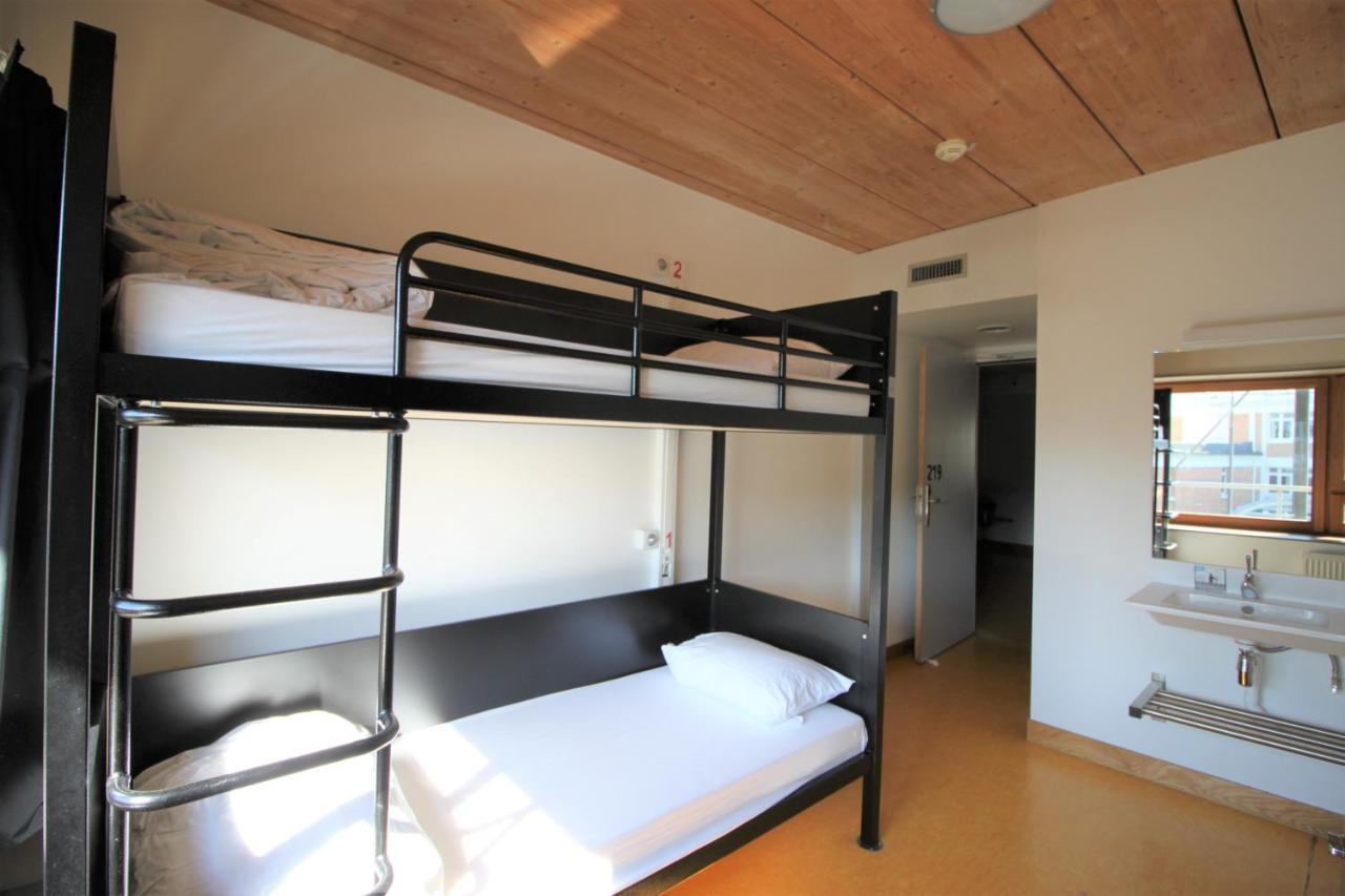 Room 2 Bunk Beds Ensuite Shower – Shared Toilets