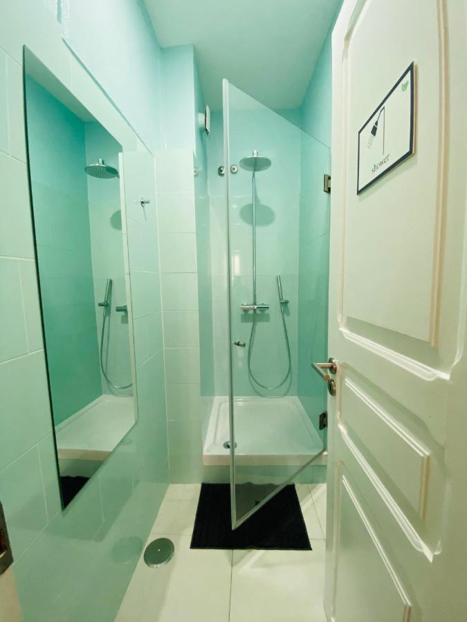 Quarto Individual com Banheiro Compartilhado