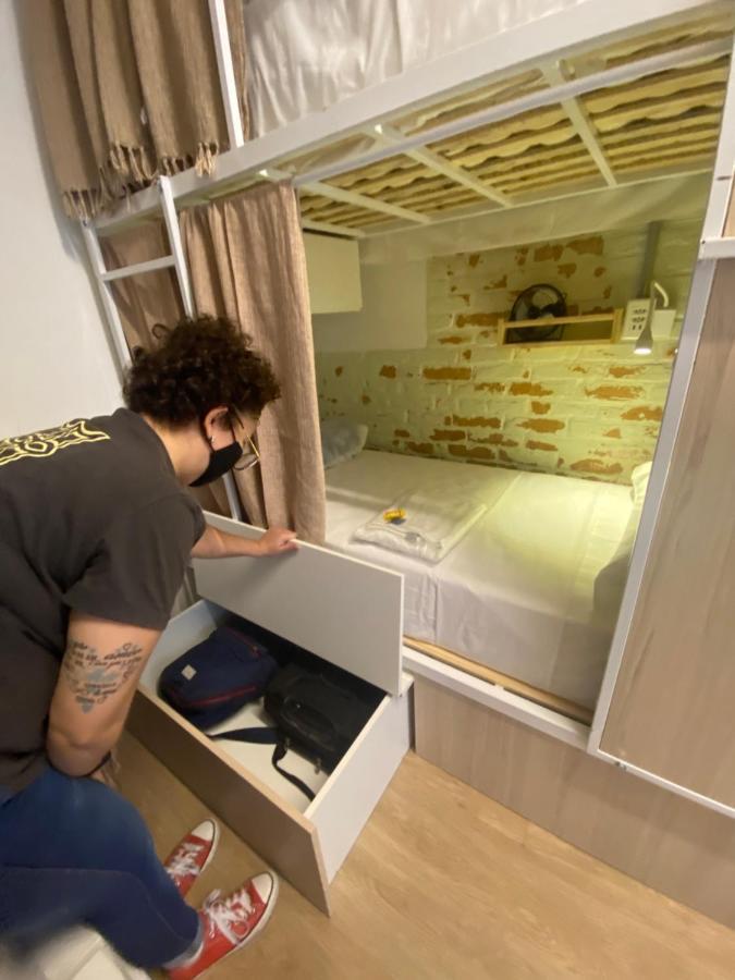 Cama em Dormitório Misto com 8 Camas