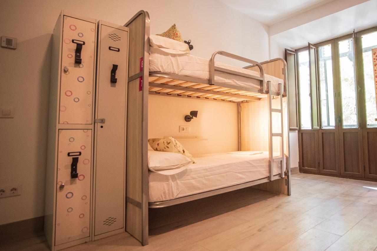 Bed 8-Bed Mixed Dormitory Room