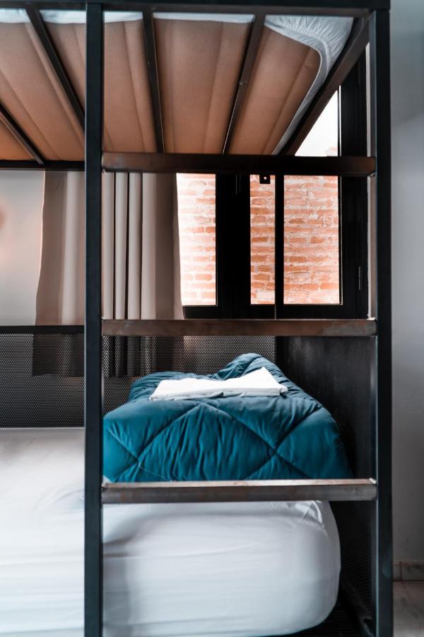 Cama Individual en habitación compartida femenina