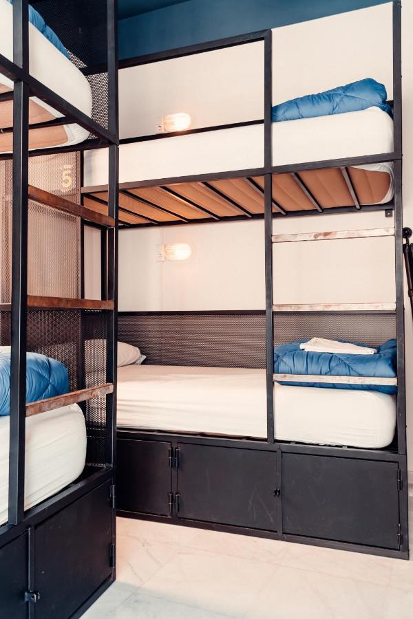 Cama individual en habitación compartida mixta (4 adultos)
