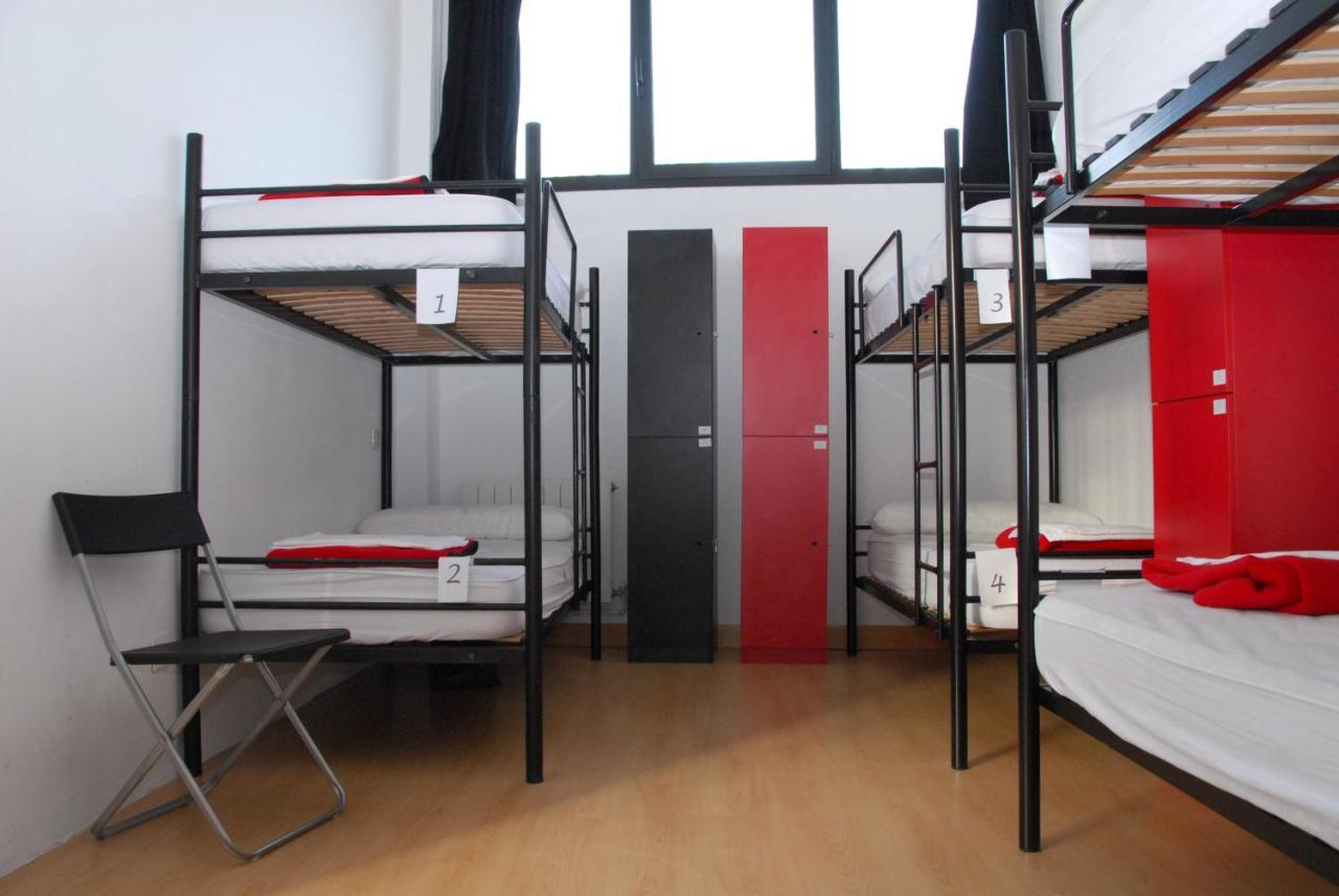 Single Bed 4-Bed Dormitory Room