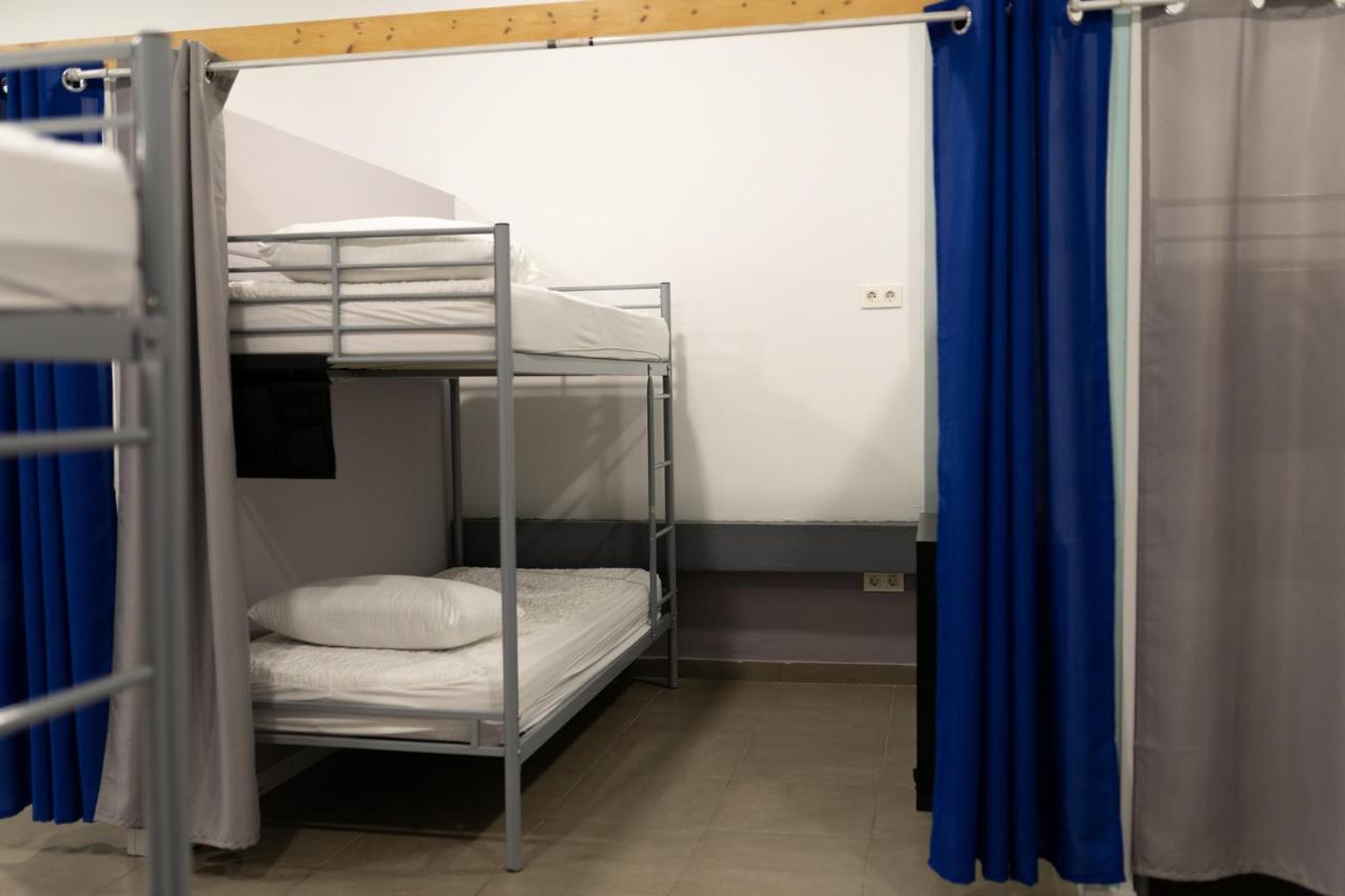 Cama individual en habitación compartida