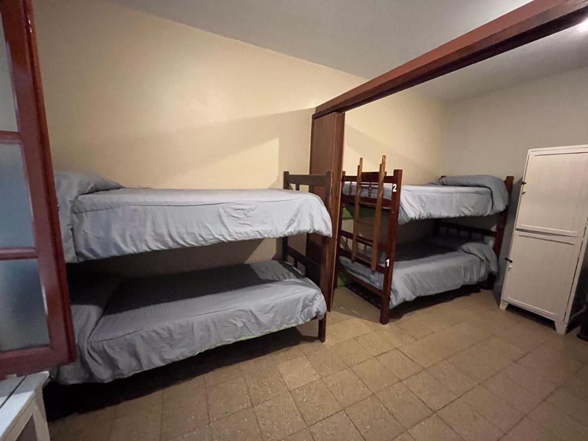 Cama Individual en dormitorio compartido de 6 camas