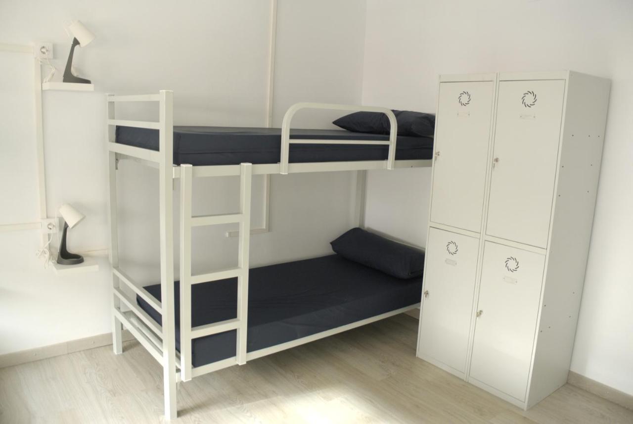 Cama individual en habitación compartida