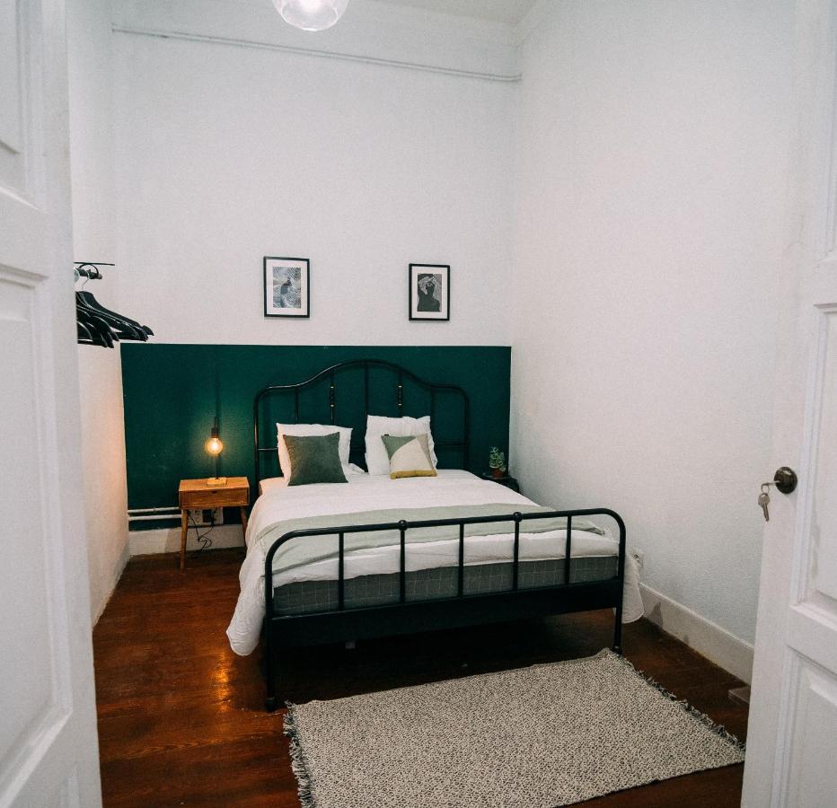 Habitación con cama grande
