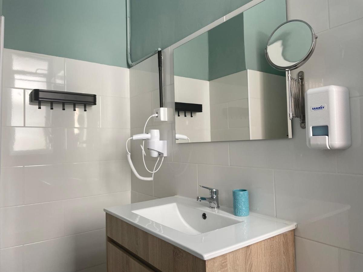 Cama en habitación femenina compartida de 4 camas