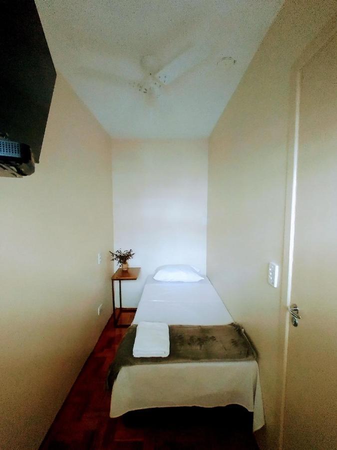 Quarto Individual com Chuveiro e Vaso Sanitário Compartilhados