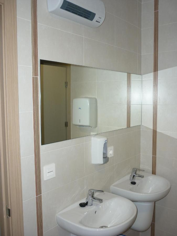 Family Room Private Bathroom,398554425:JPEG