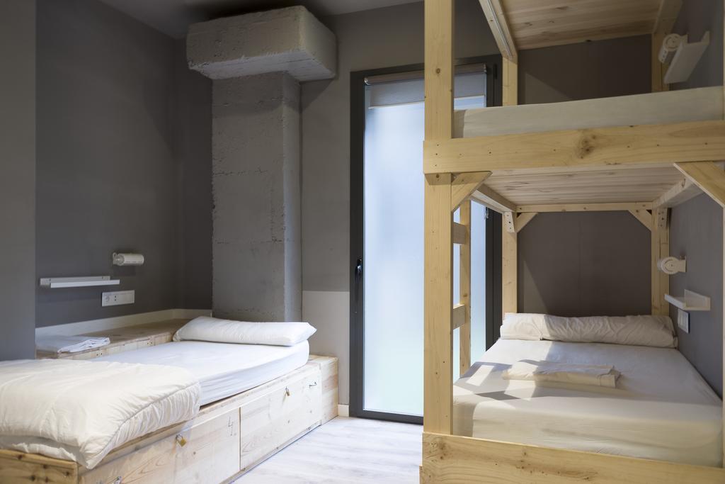 Private Triple Room 3 single beds Private Bathroom,135632583:JPEG
