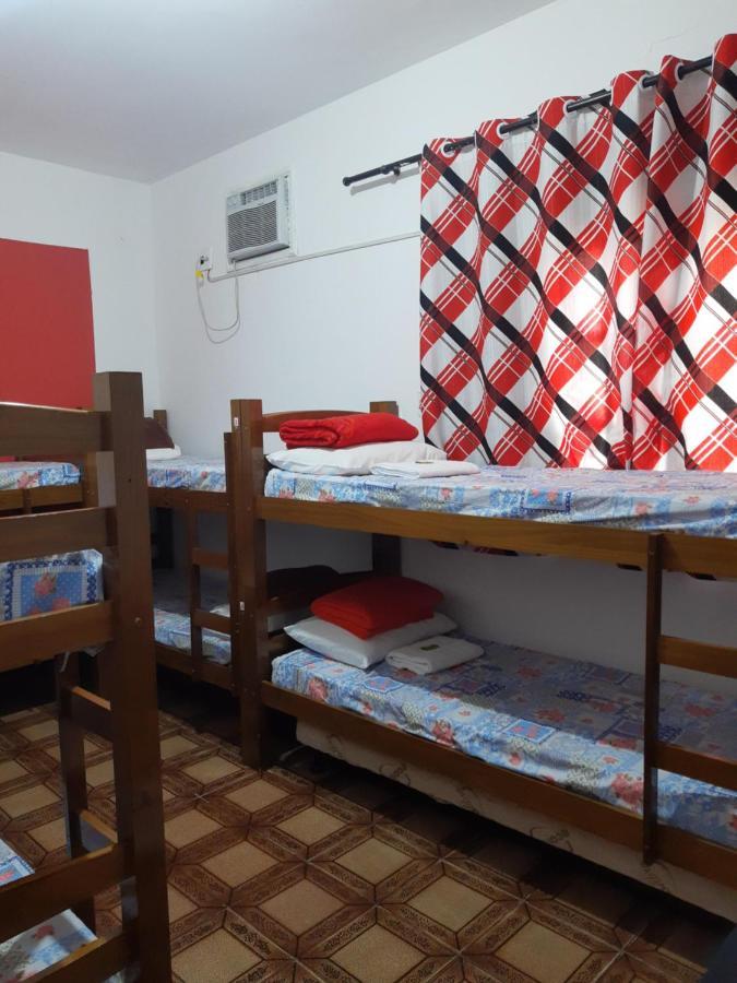 Cama em Dormitório Misto com 8 Camas
