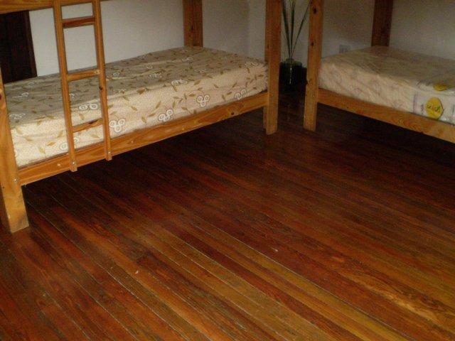 Cama en habitación compartida de 8 camas