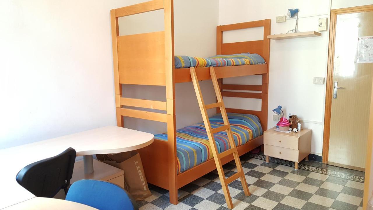 Habitación Doble con literas y baño compartido - 2 camas