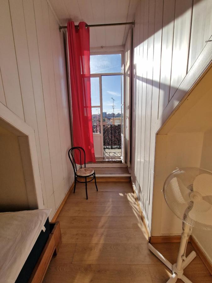 Quarto Individual com Banheiro Compartilhado