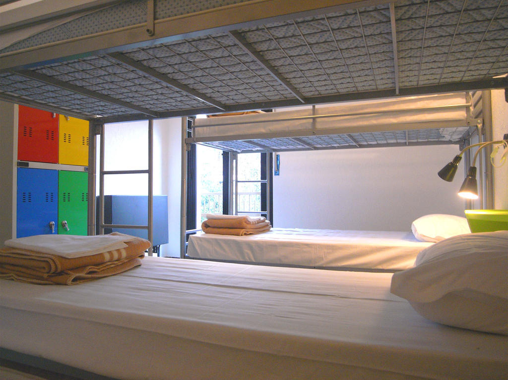 Cama en habitación compartida mixta de 8 camas