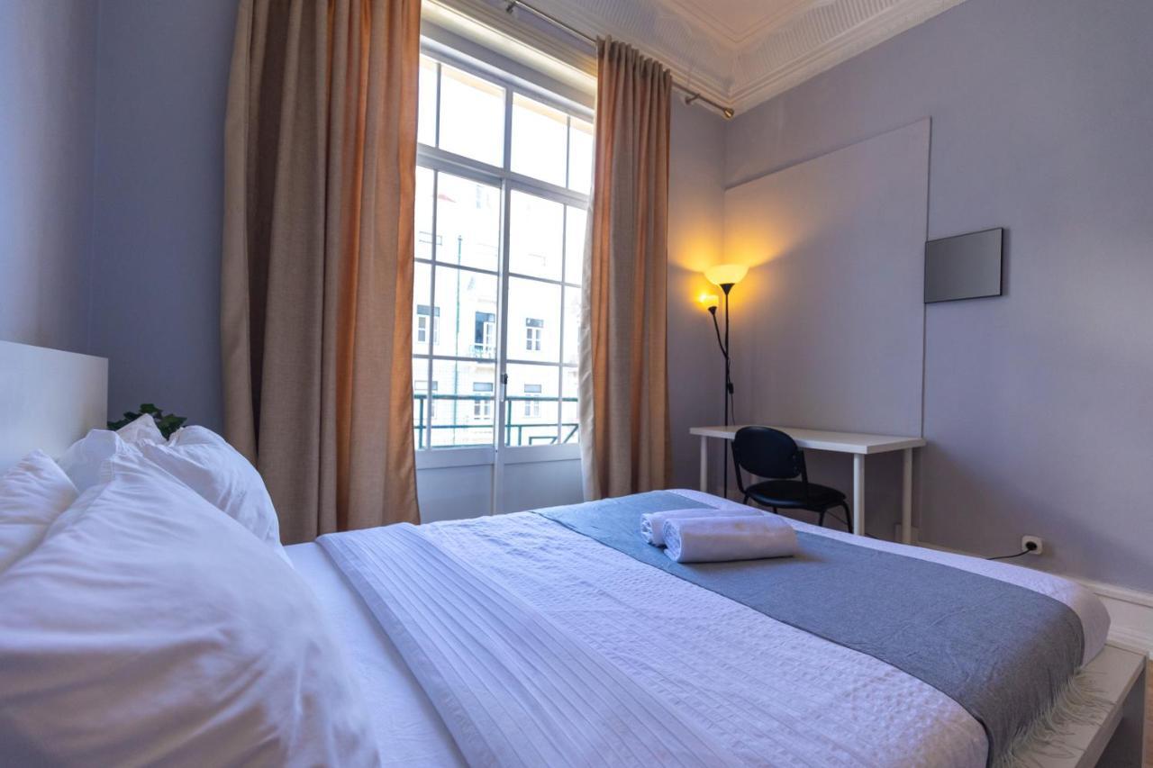 Habitación Doble con balcón y baño compartido
