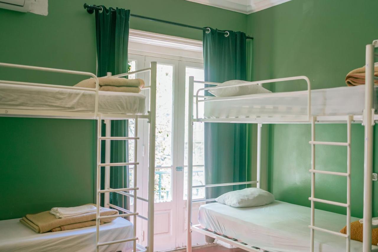 Cama em Dormitório Misto com 10 Camas