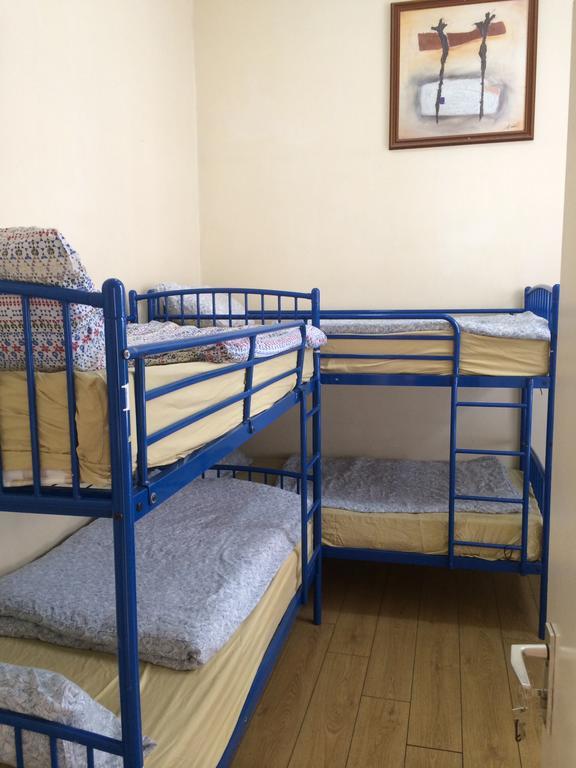 Cama individual en dormitorio mixto compartido (6 camas)