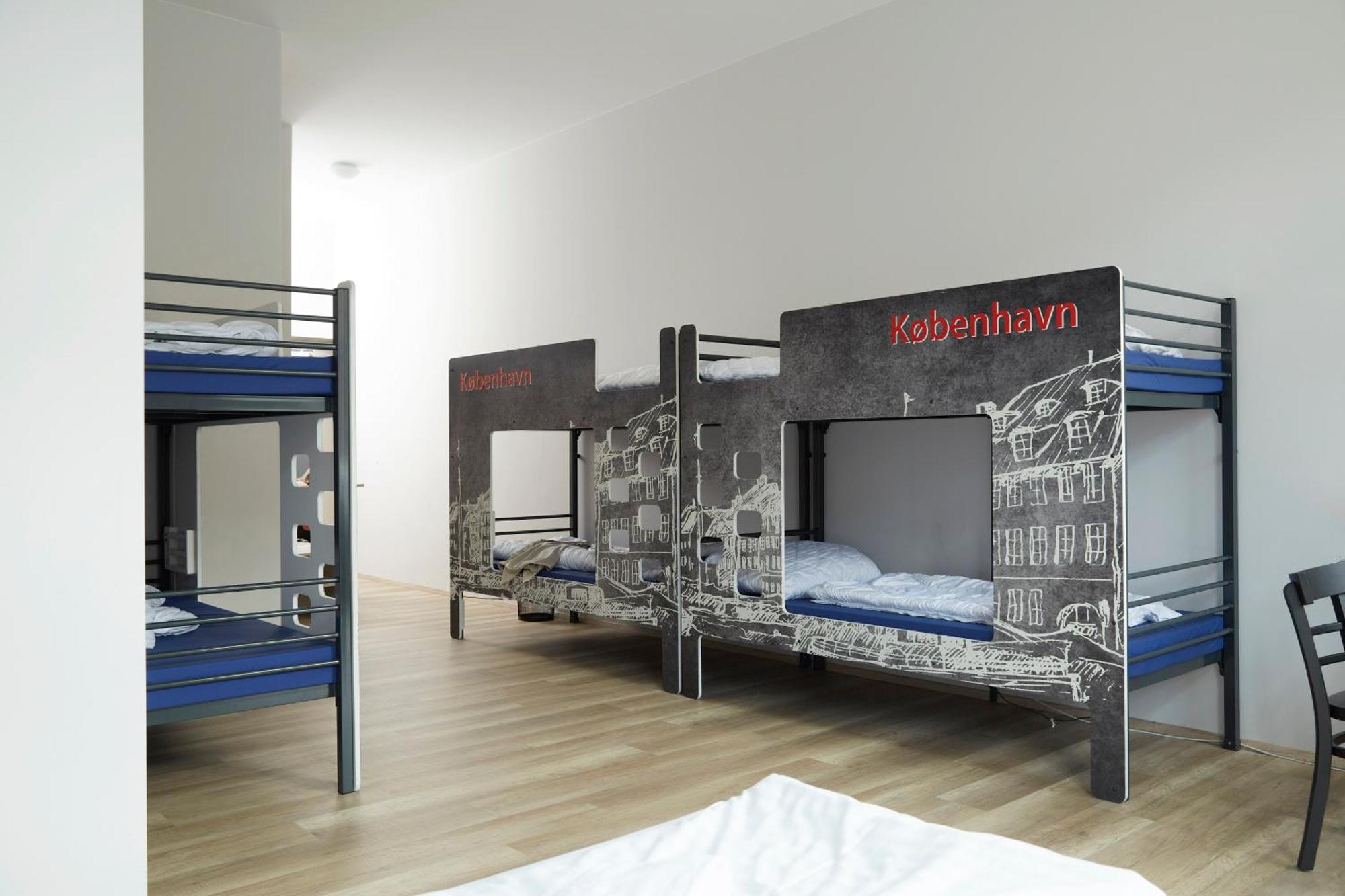Cama en habitación compartida de 8 camas