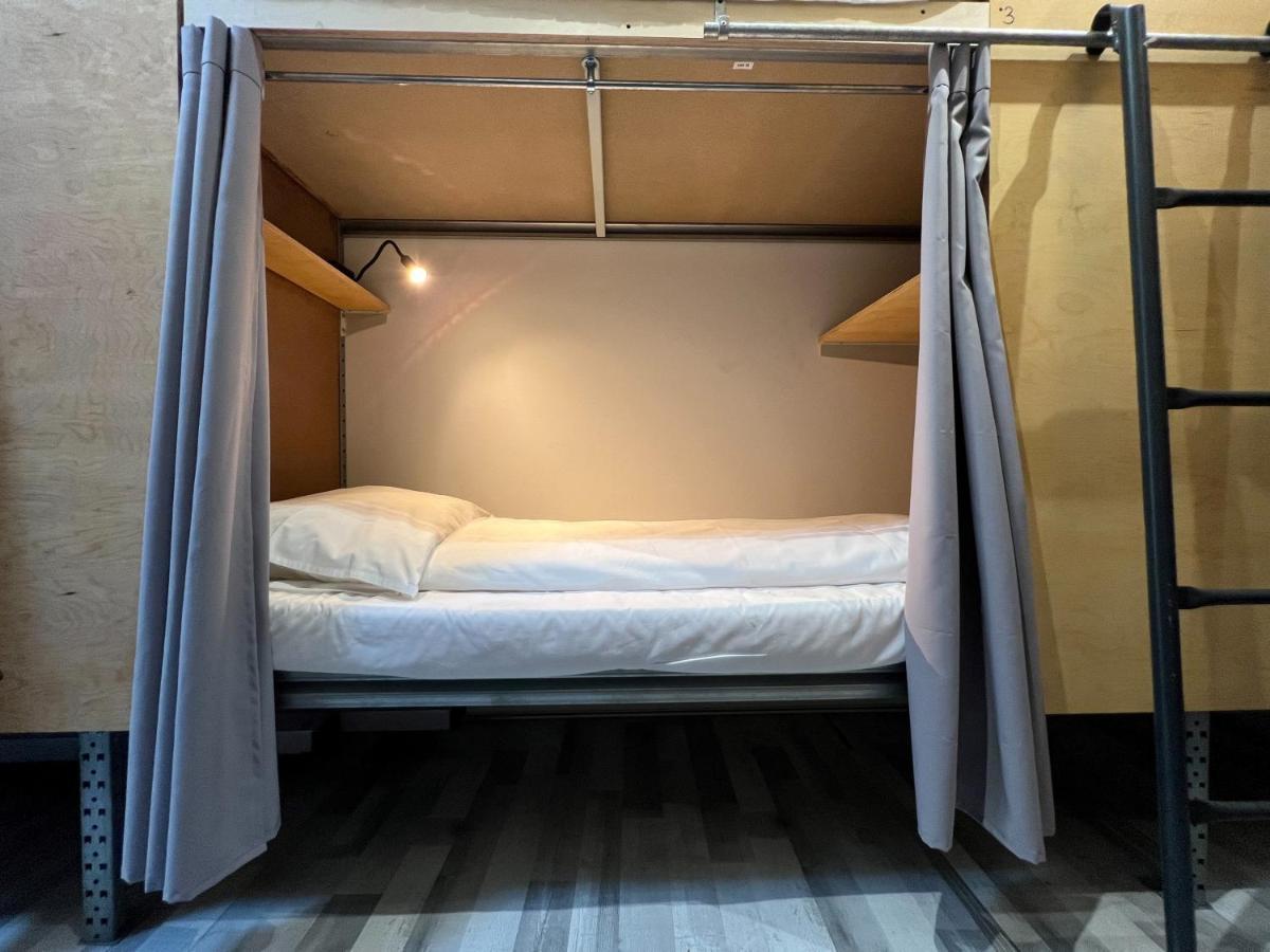 Cama Individual en habitación compartida masculina
