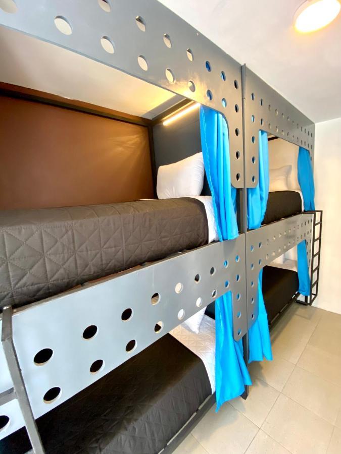 Cama Individual en habitación compartida femenina