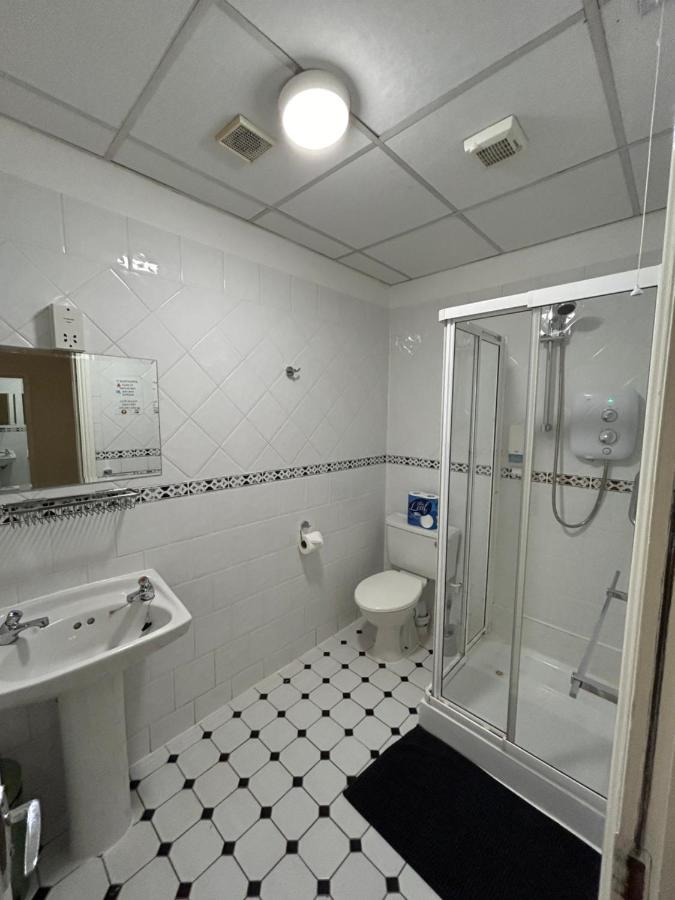 Habitación Doble con baño compartido - 2 camas