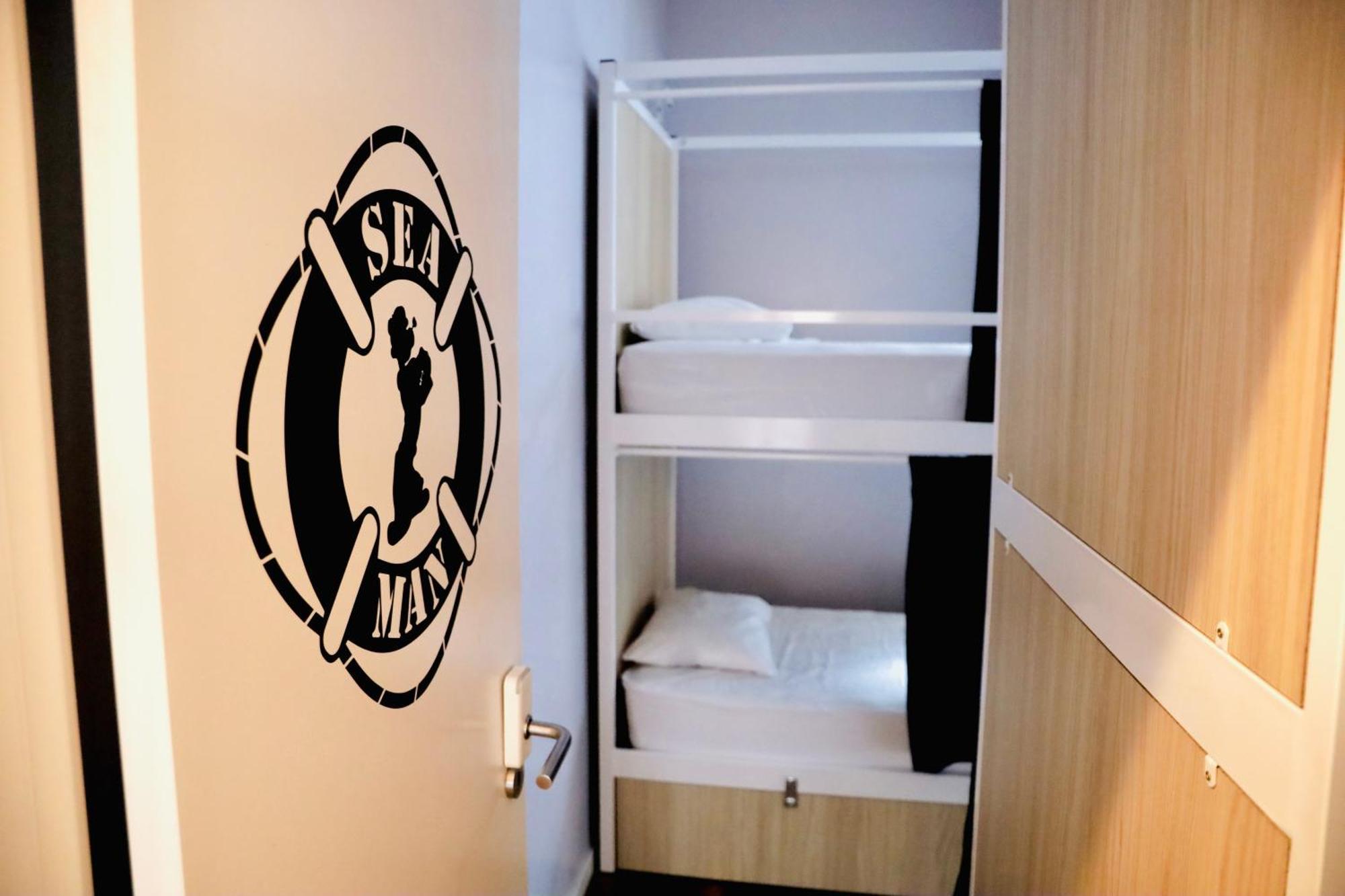 Cama en habitación compartida de 8 camas
