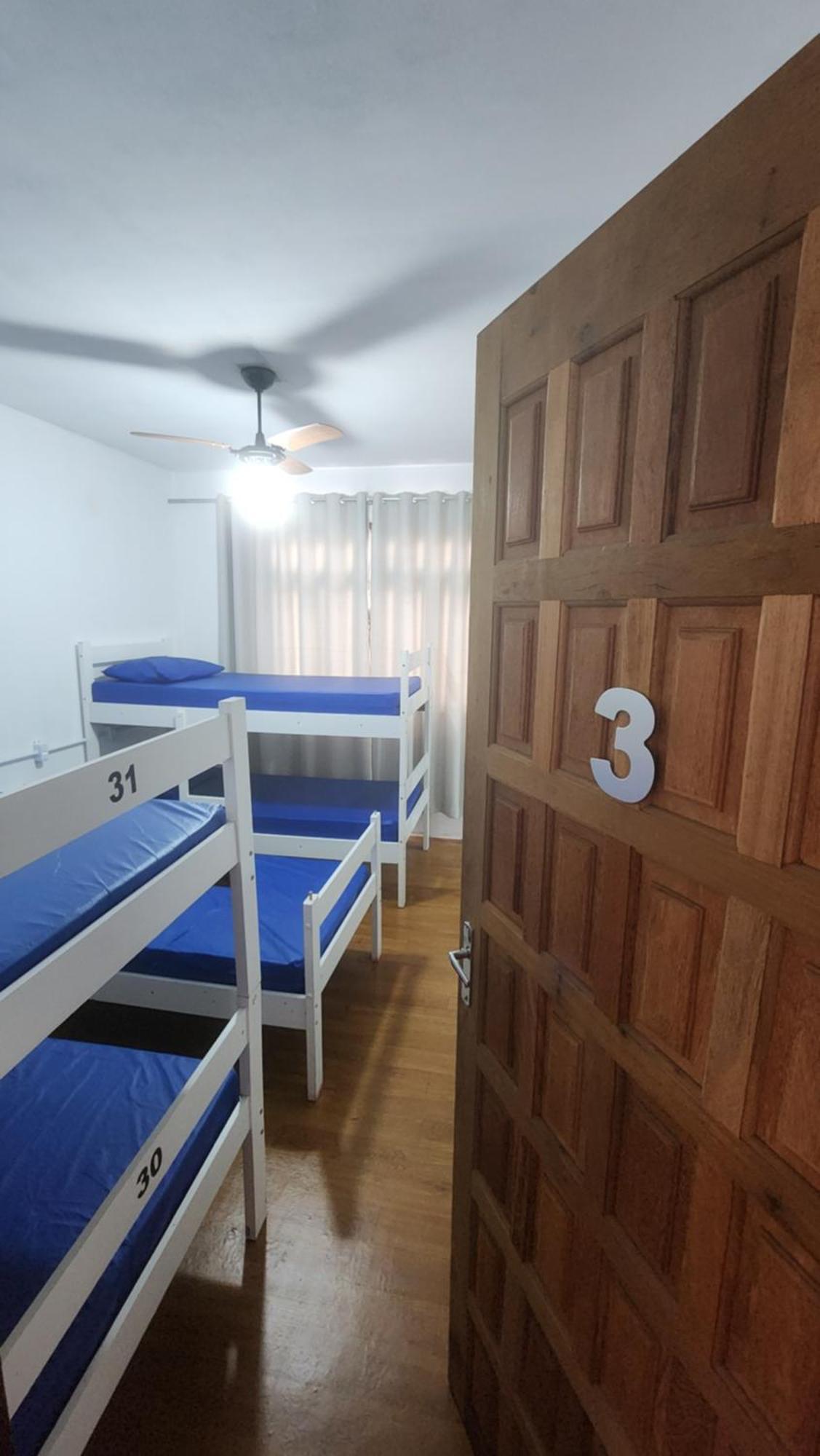 Cama em Dormitório Misto com 8 Camas