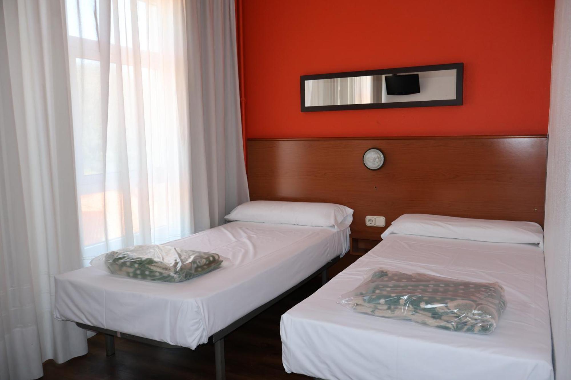 Twin Room,1663132742:JPEG