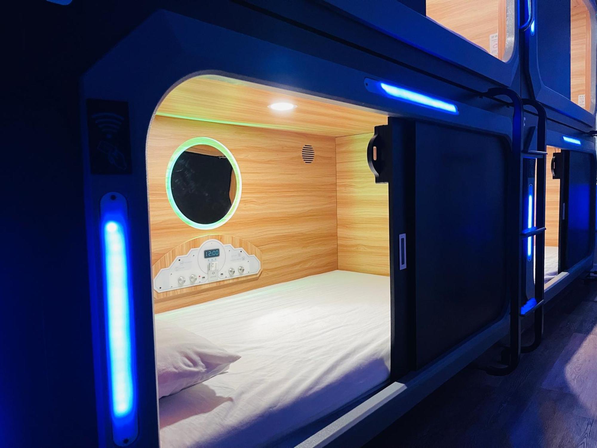 1 Bed a 2 Bed Male Standard Pod,1517432500:JPEG