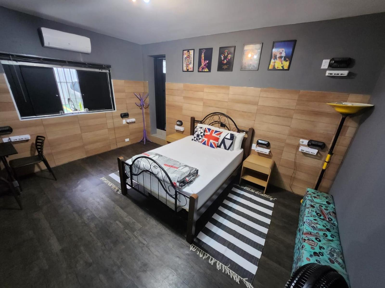 Quarto com Cama de Casal ou 2 de Solteiro e Banheiro Privativo