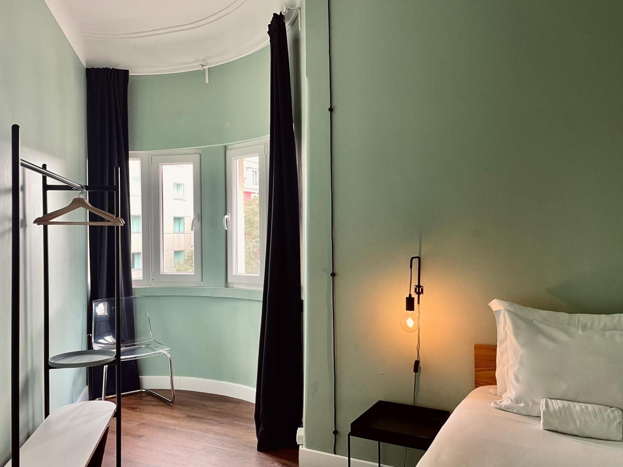 Single Room,1540559278:JPEG