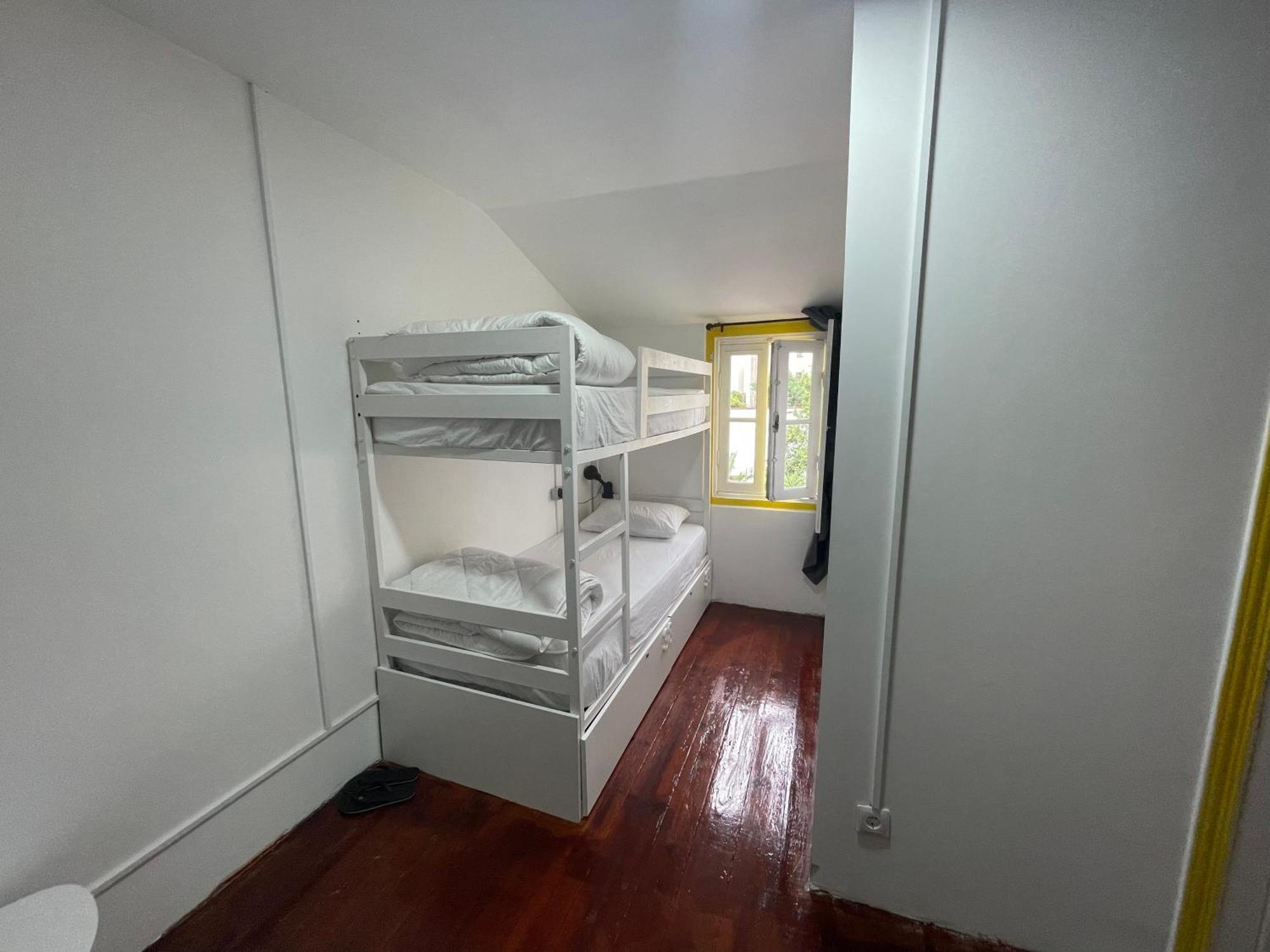Cama en habitación compartida mixta de 6 camas
