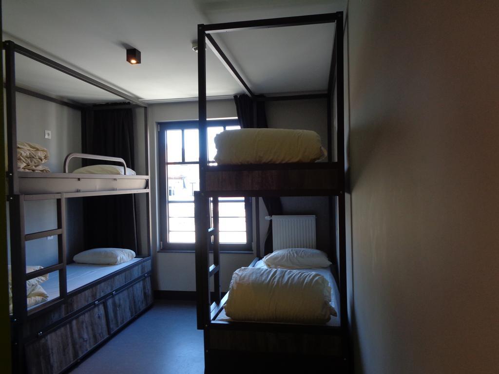 Bunk Bed Female Dormitory Room,687637761:JPEG