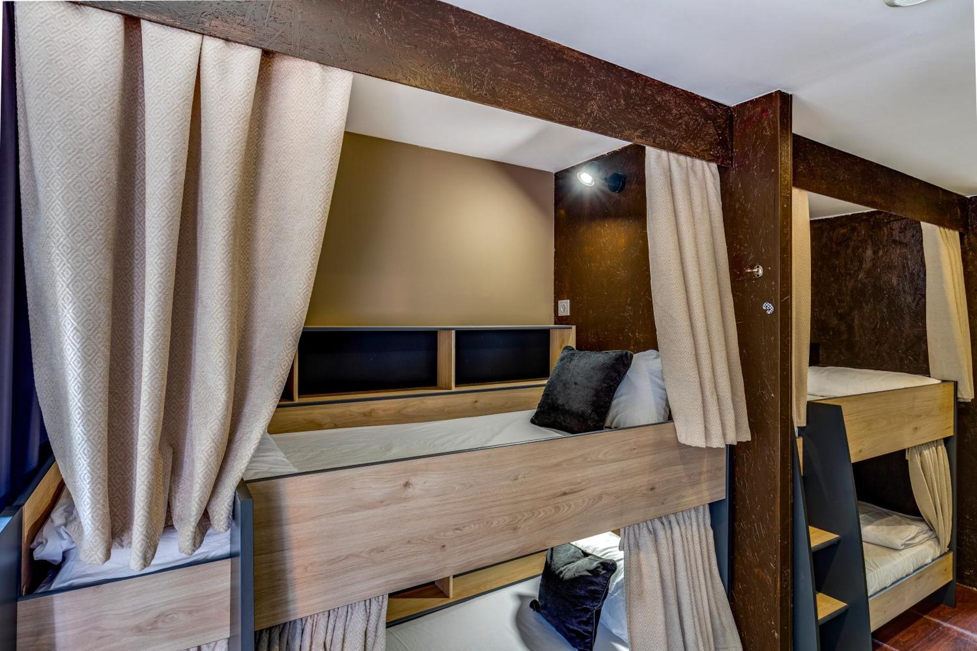 Bunk Bed in Mixed Dormitory Room,1552071730:JPEG