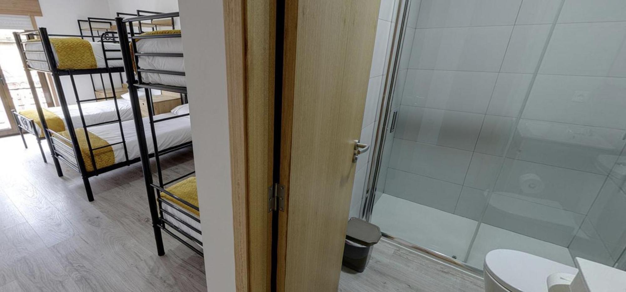 Habitación Familiar con baño privado