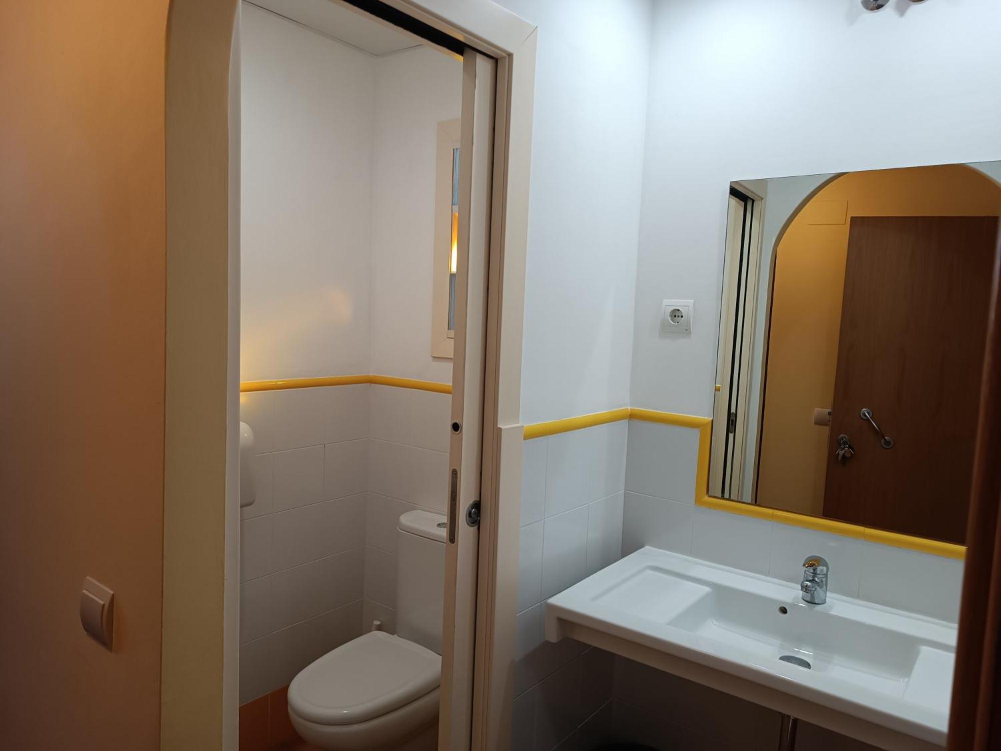 Habitación Familiar con baño privado