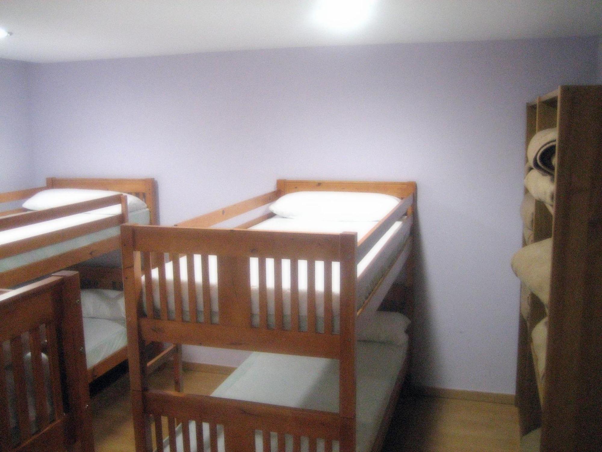 Single Bed 10-Bed Dormitory Room