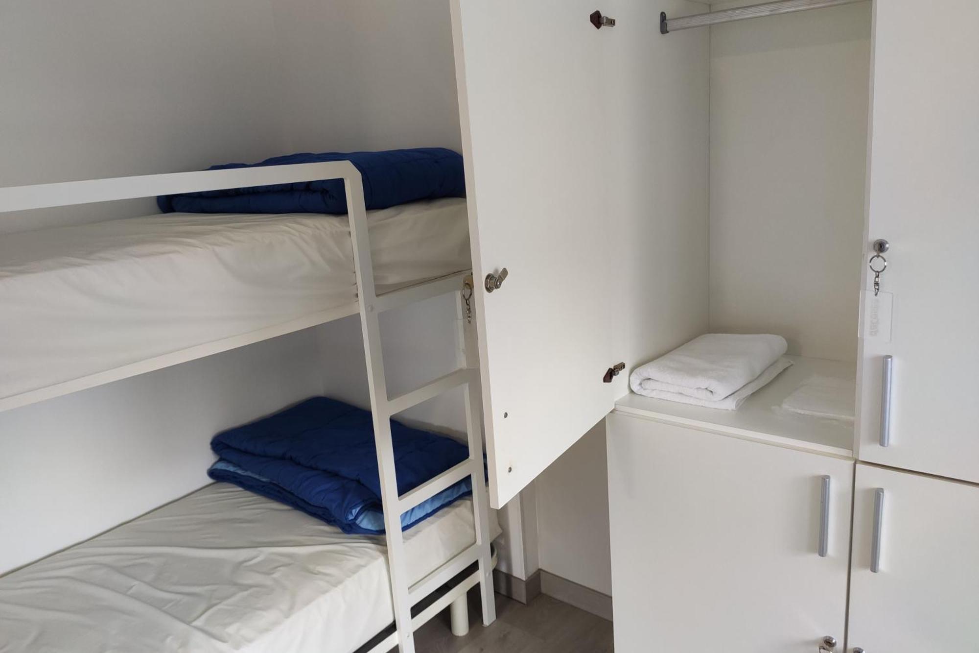 Bed 8-Bed Dormitory Room