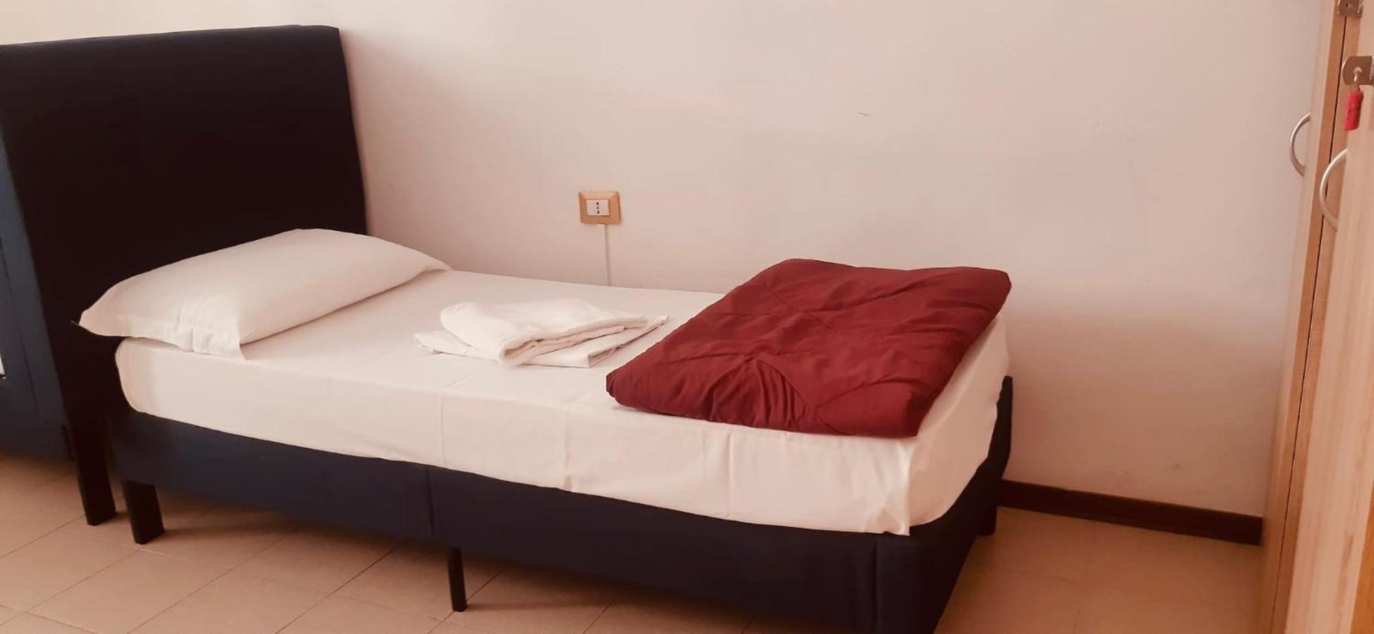 Bed 4-Bed Female Dormitory Room,1647727179:JPEG