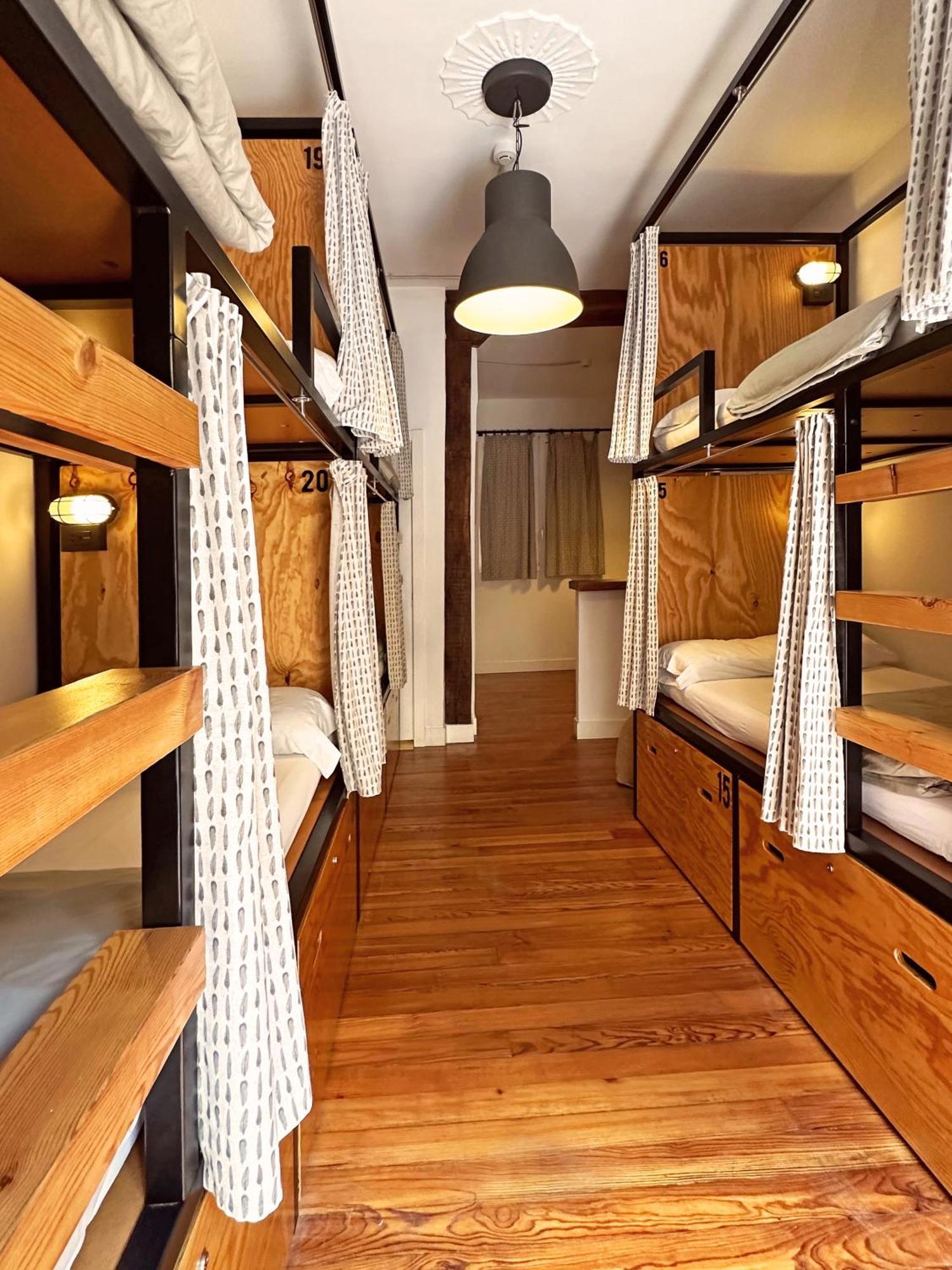 Bed 8-Bed Dormitory Room
