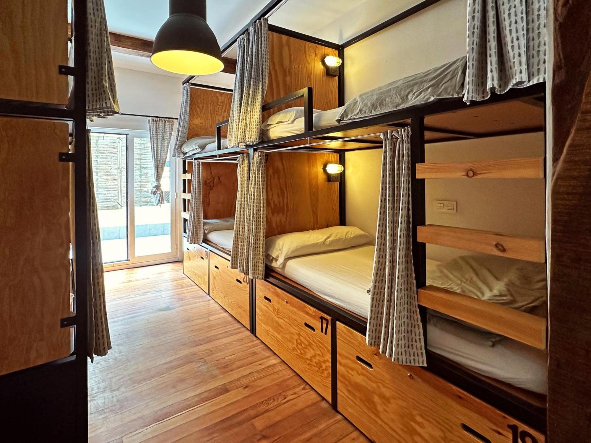 Bed 8-Bed Dormitory Room
