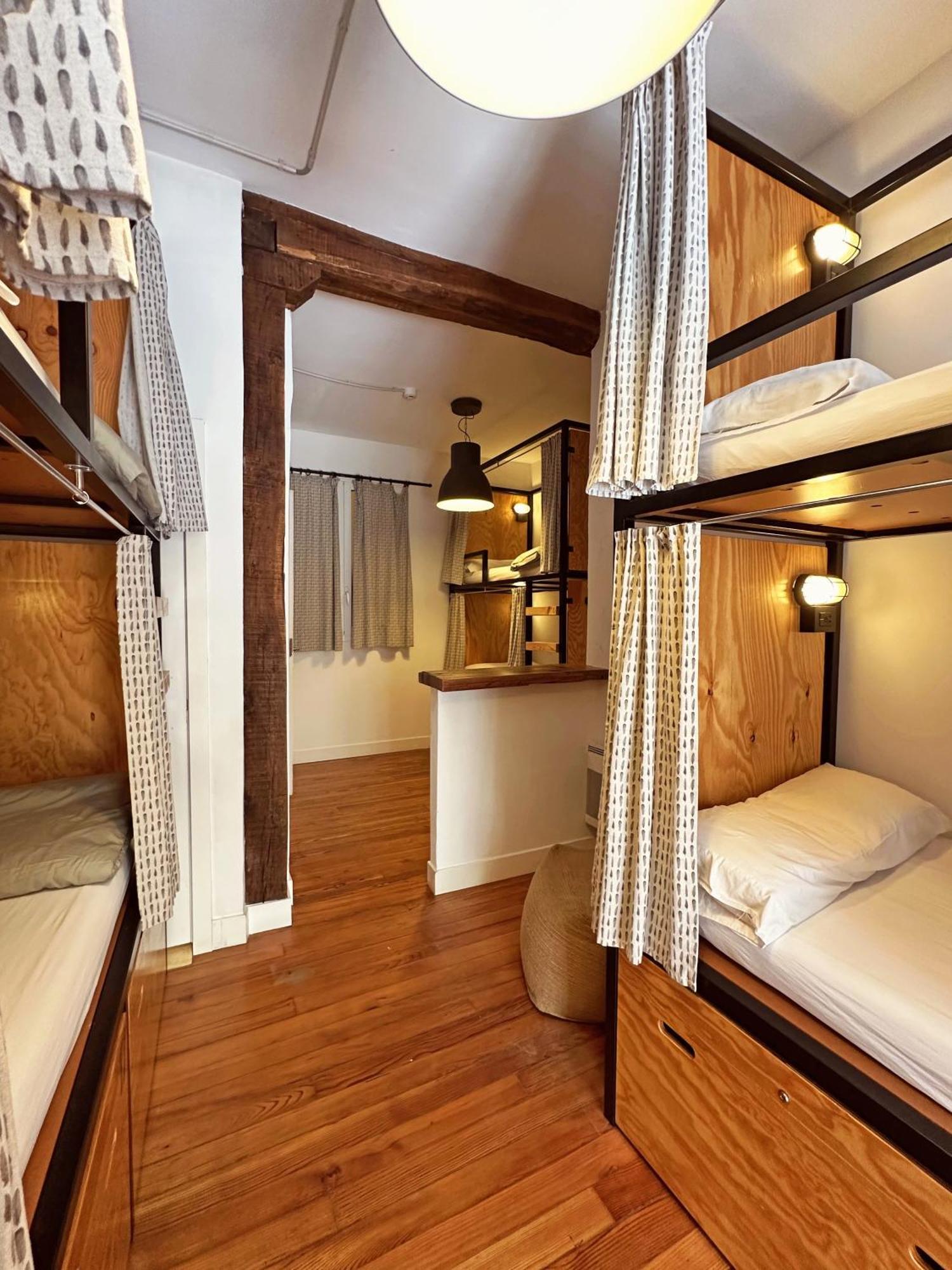Bed 8-Bed Dormitory Room