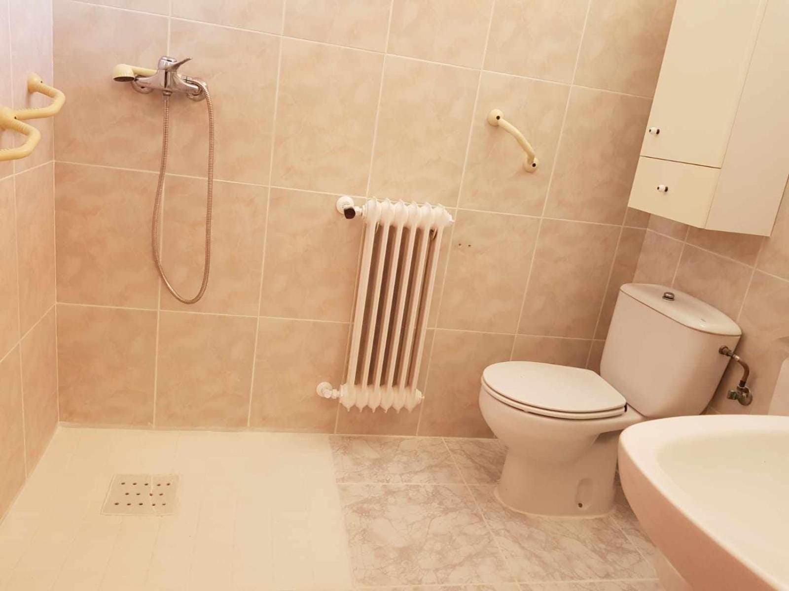 Quadruple Room Bathroom