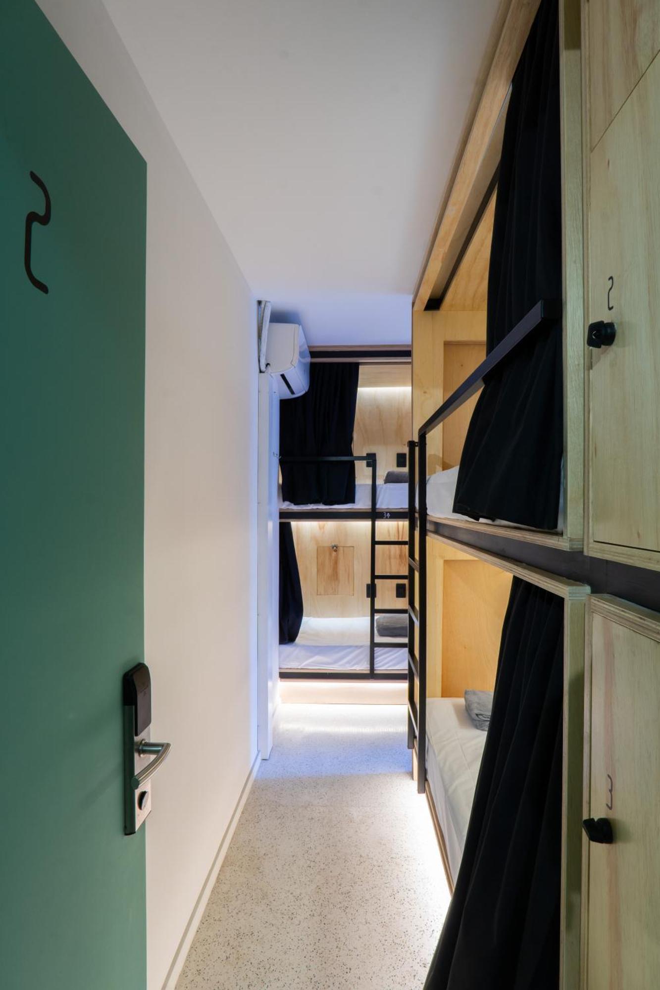 Cama em Dormitório Misto com 10 Camas