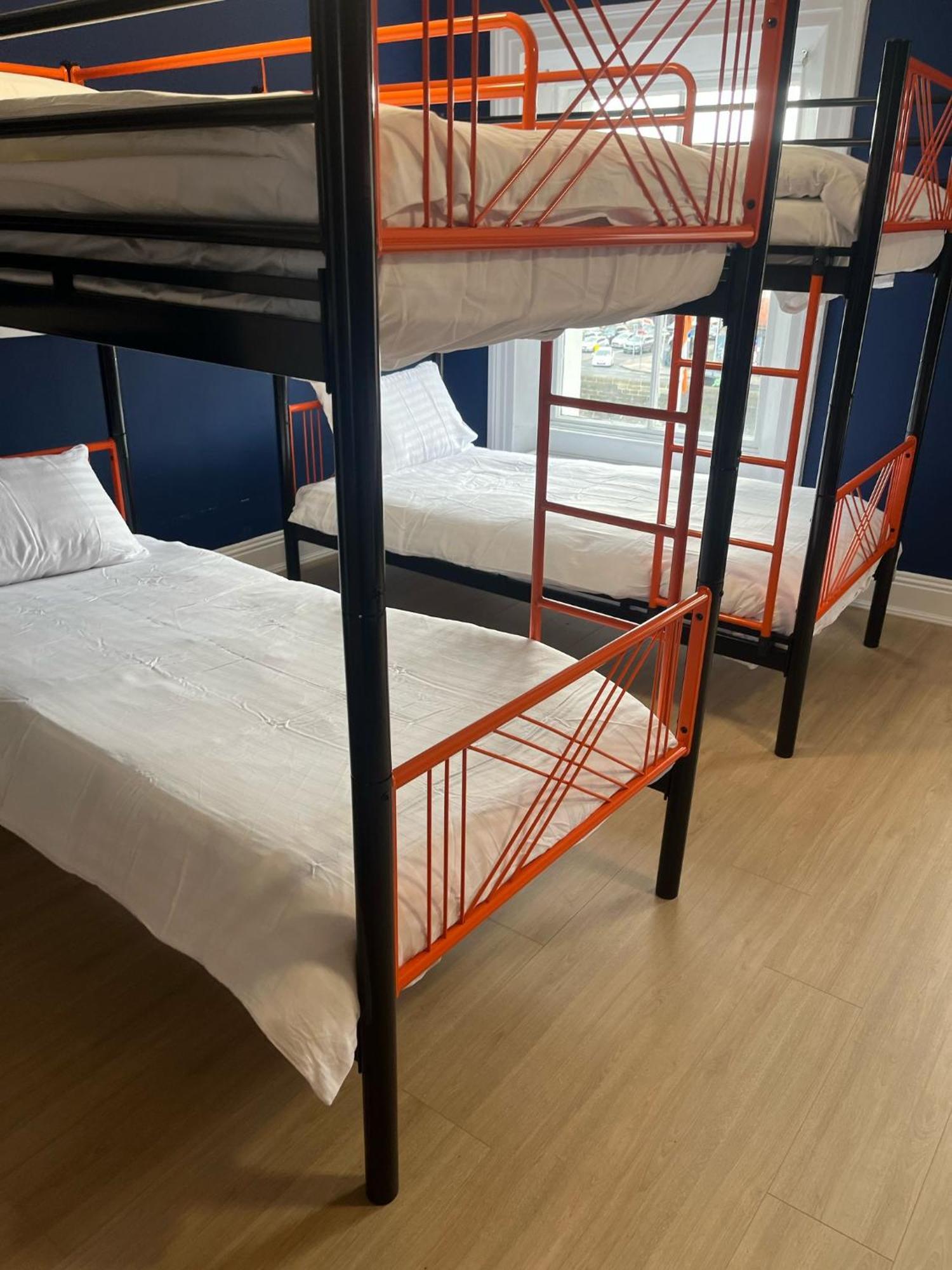 Cama en habitación compartida mixta de 10 camas