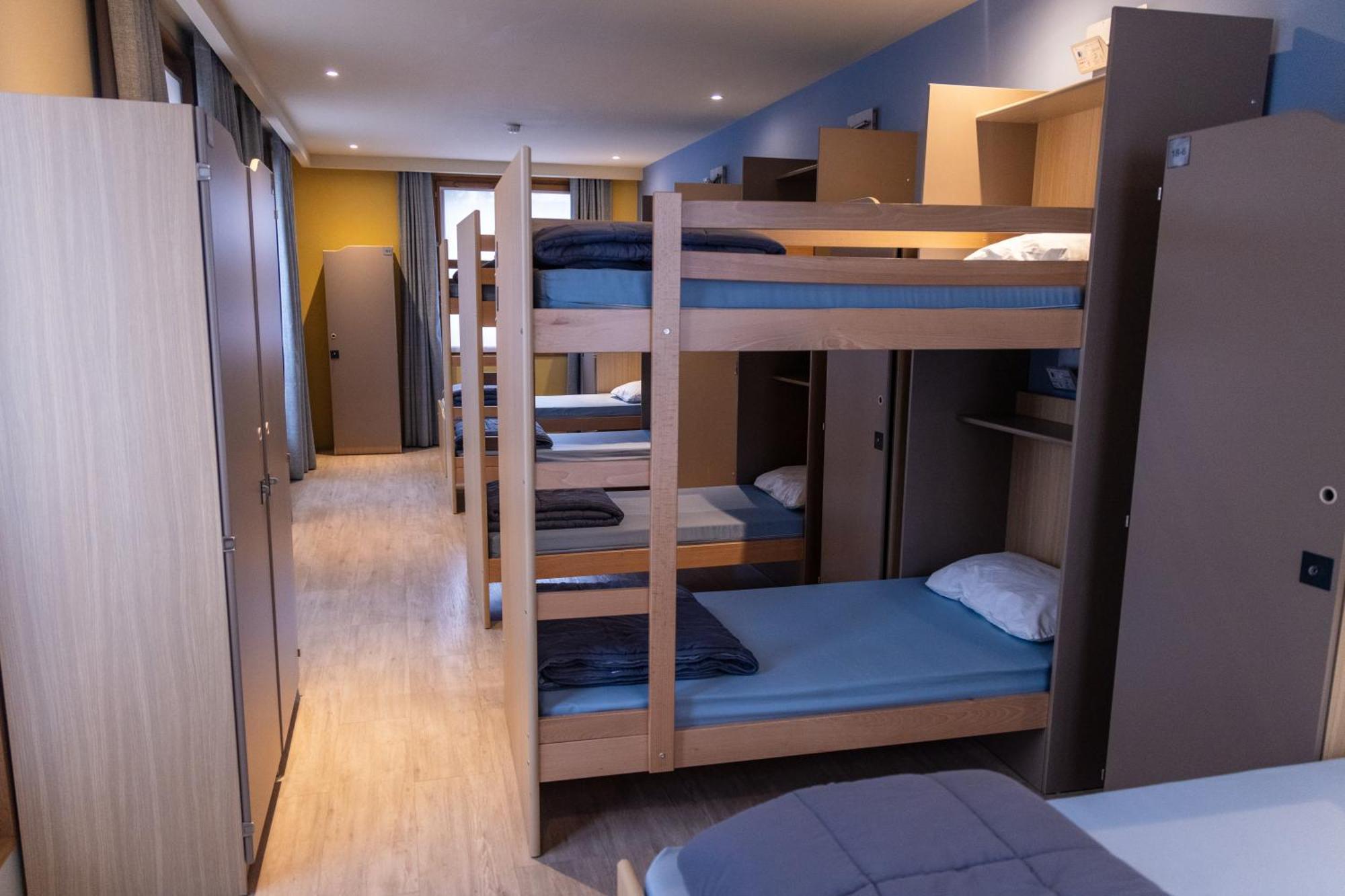 Bunk Bed 8-Bed Male Dormitory Room