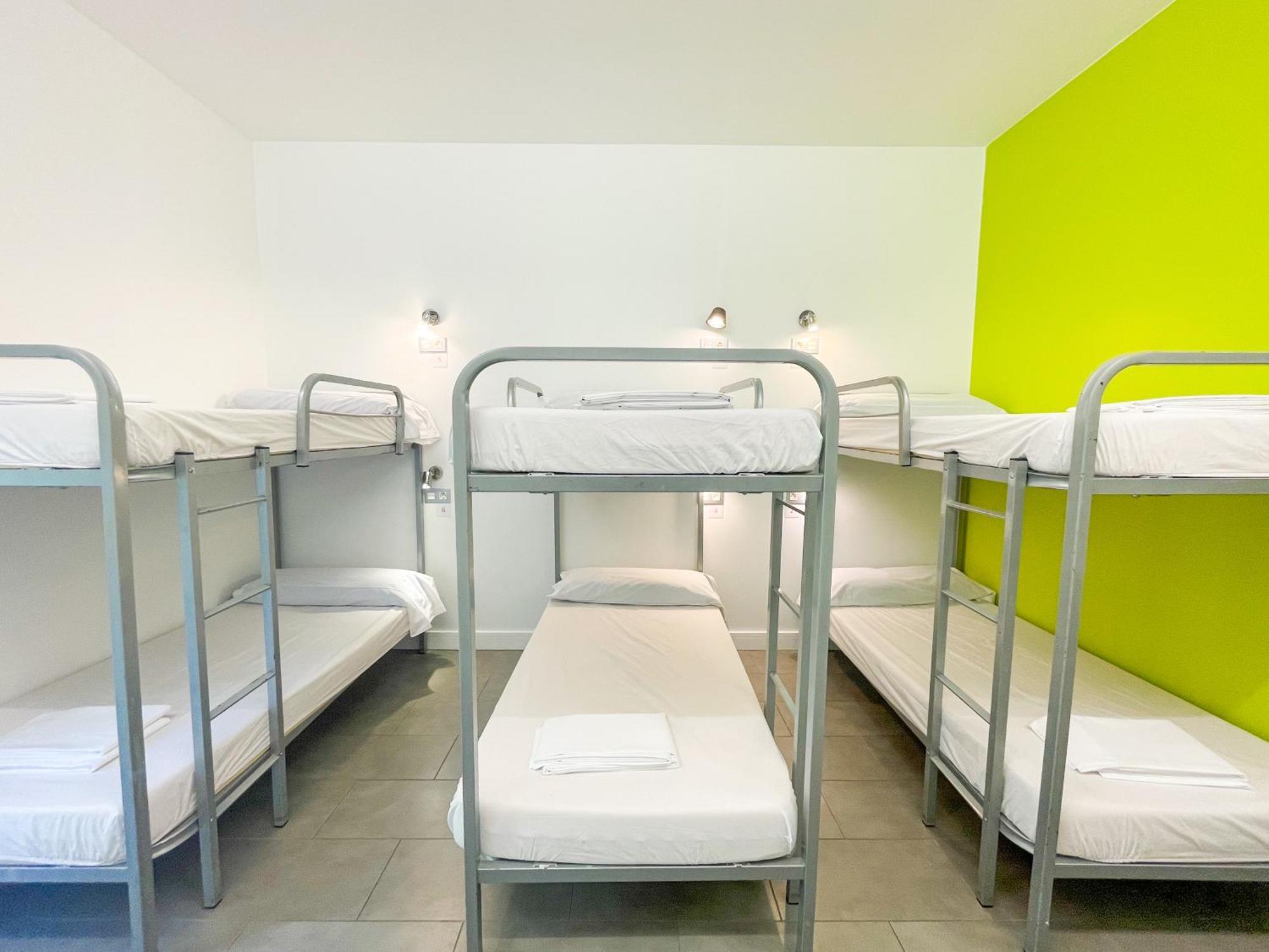 Bed 6-Bed Dormitory Room