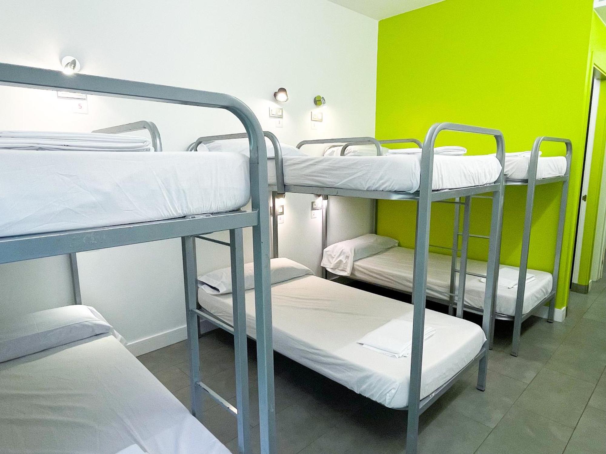 Bed 6-Bed Dormitory Room